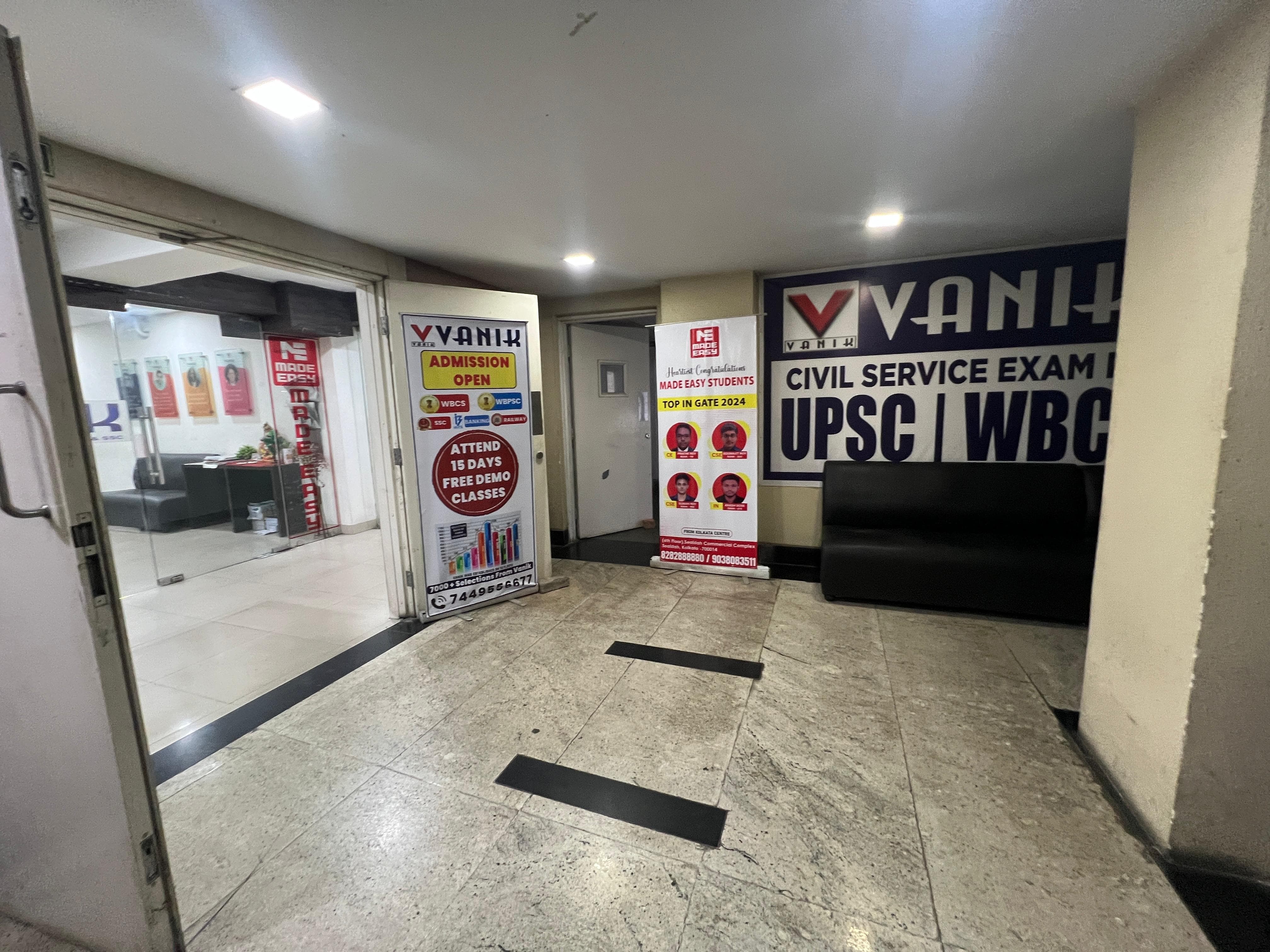 Vanik Vanik Building Sealdah photo 2